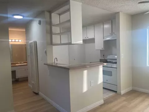 17900 Sherman Way, Los Angeles, CA 91335 photo 2