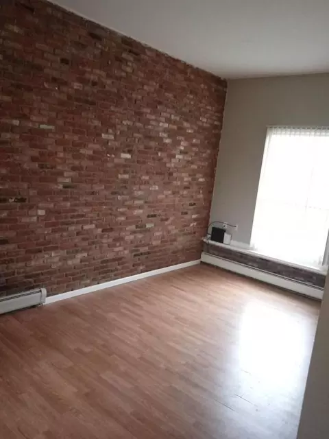 1105 N Stephenson Hwy, Royal Oak, MI 48067