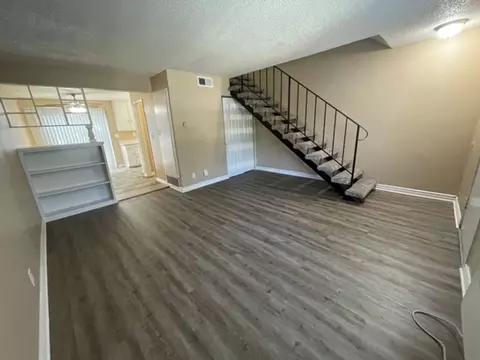 587 Silverwood Ave, Upland, CA 91786