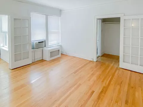 428 W Surf St, Chicago, IL 60657