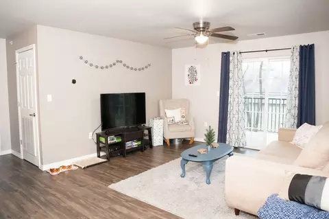2013 E Cherry St, Springfield, MO 65802