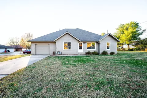 2013 E Cherry St, Springfield, MO 65802 photo 40