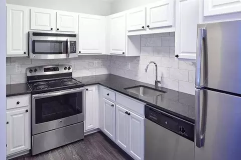 525 E Armour Blvd, Kansas City, MO 64109
