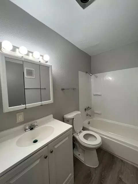 3608 3610 Se 112th #3600-3608, Portland, OR 97266