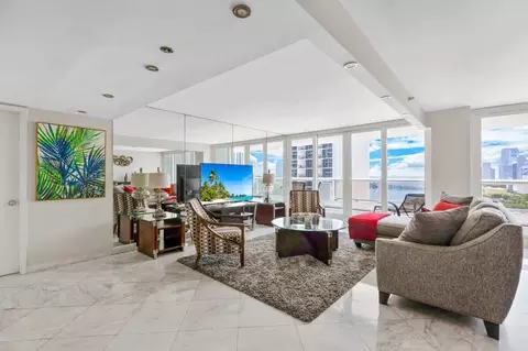 1717 N Bayshore Dr, Miami, FL 33132