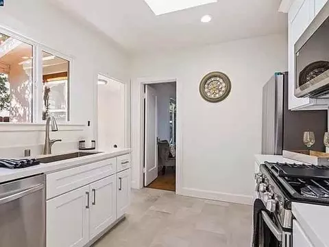 942 Talbart St, Martinez, CA 94553