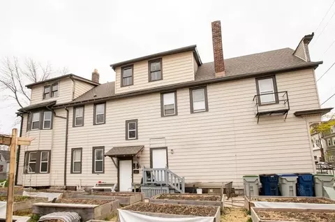 829 E Clarke St, Milwaukee, WI 53212
