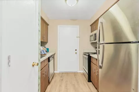 37 Courtney St, Fall River, MA 02720 photo 5