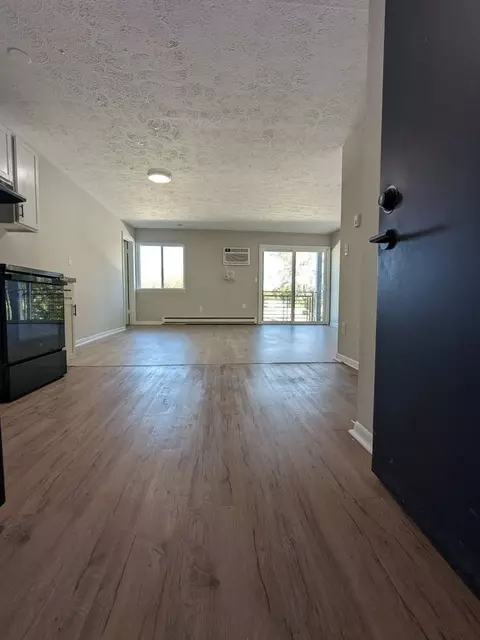 222 Bradley Ave, Waterbury, CT 06708 photo 4