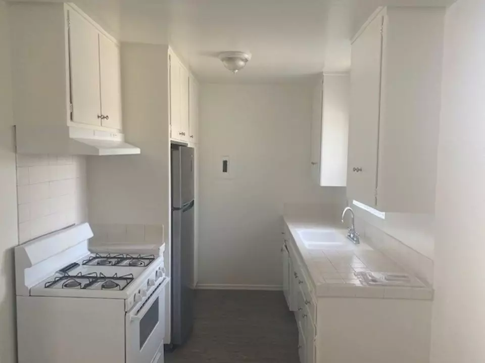  400 N Mentor Ave, Pasadena, CA 91106 photo 2