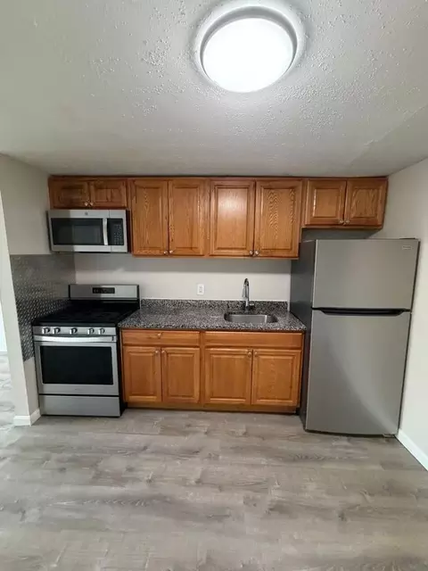 50 Hildreth St, Lowell, MA 01850