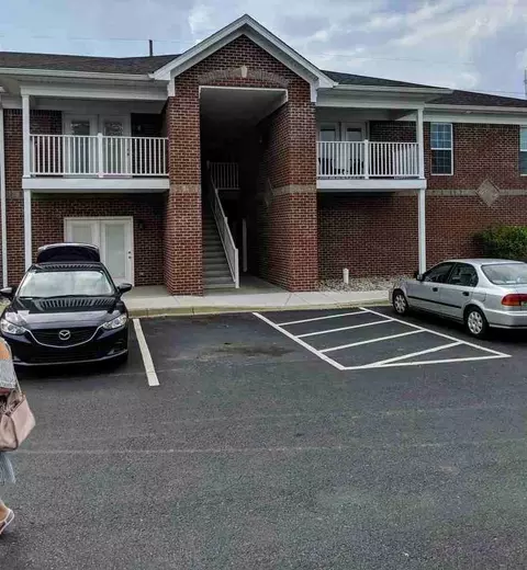5600 Chariot Run Dr, Louisville, KY 40272