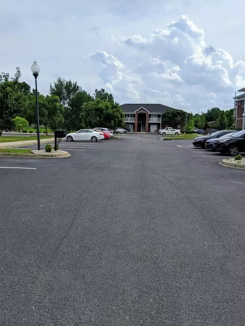 5600 Chariot Run Dr, Louisville, KY 40272