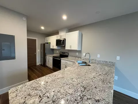 3 School St, Berwick, ME 03901