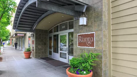 810 12th Ave, Seattle, WA 98122 photo 5