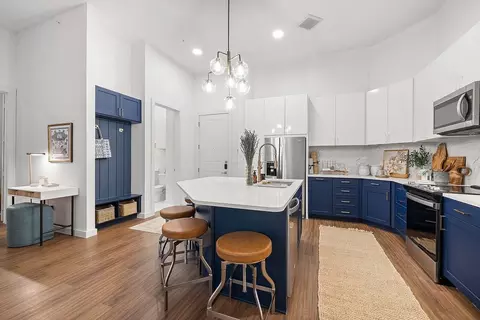 601 Cardinal Ln, Austin, TX 78704 photo 2