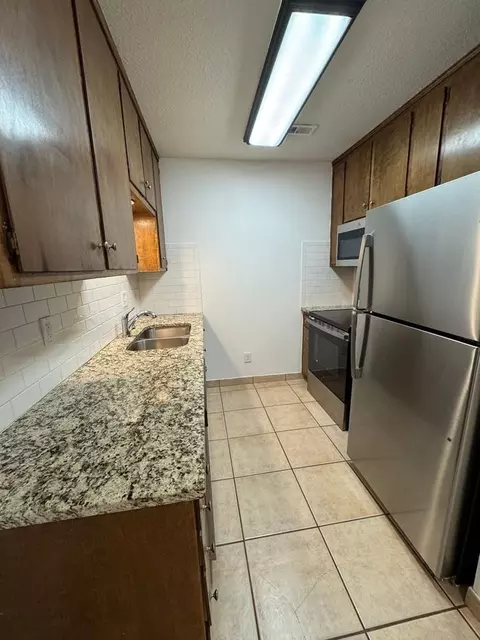 901 Illinois St, Lawrence, KS 66044