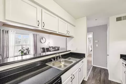 7050 Ducketts Ln, Elkridge, MD 21075
