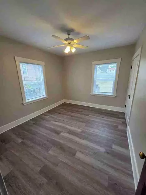 911 Forest Ave, Omaha, NE 68108