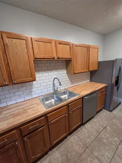911 Forest Ave, Omaha, NE 68108