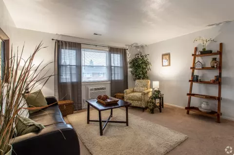 165 W Funderburg Rd, Fairborn, OH 45324