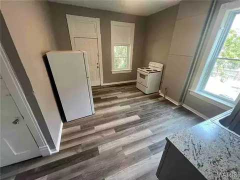 3135 Chippewa St, Saint Louis, MO 63118