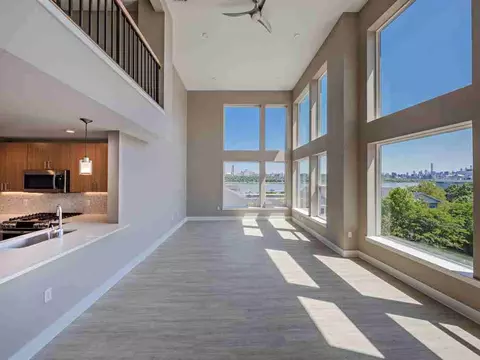 100 River Mews Ln, Edgewater, NJ 07020 photo 9