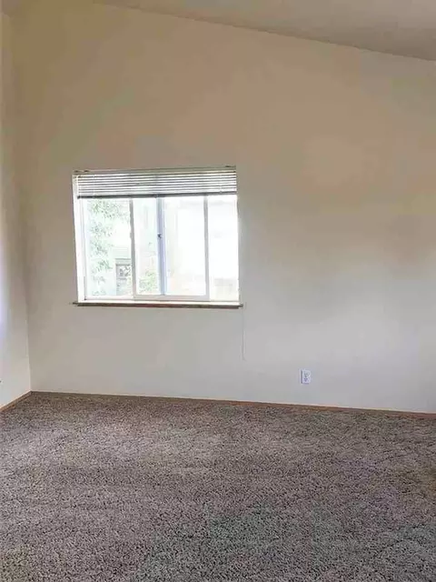 1588 1580 1584 1588 Ferry Aly, Eugene, OR 97401 photo 5