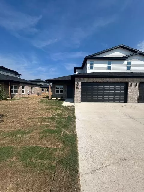 621-623 621-623 Cosmos St, Centerton, AR 72719