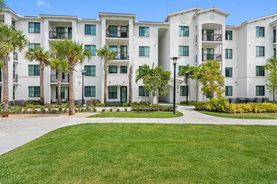  8255 Park Blvd, Miami, FL 33126 photo 4