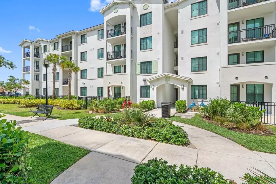  8255 Park Blvd, Miami, FL 33126 photo 2