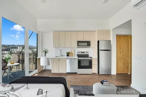 6762 Hawthorn Ave, Los Angeles, CA 90028