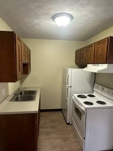 1200 Meadowview Dr, Marion, IA 52302