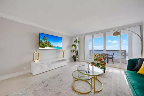 1717 N Bayshore Dr, Miami, FL 33132