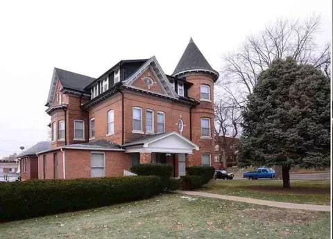 2415 F St, Omaha, NE 68107