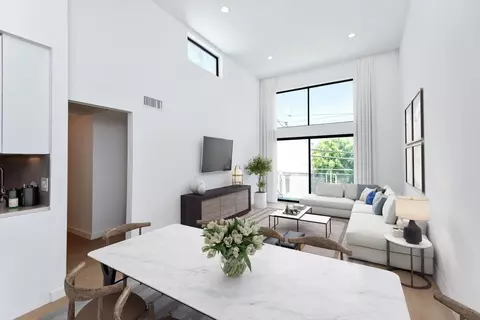 1546 S Bundy Dr, Los Angeles, CA 90025