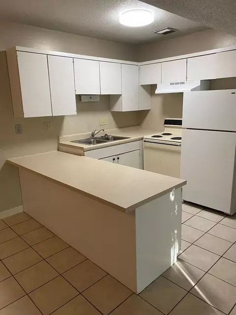 2333 Ridge Ct, Lawrence, KS 66046