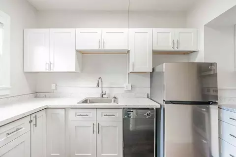 527 Eastlake Ave E, Seattle, WA 98109