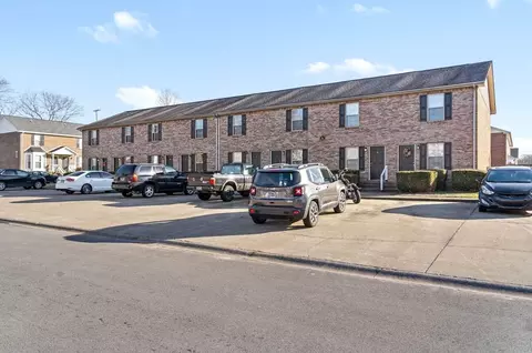 2450 Caroline Dr, Clarksville, TN 37042
