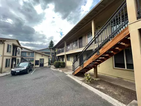 2703 SE Division St, Portland, OR 97202