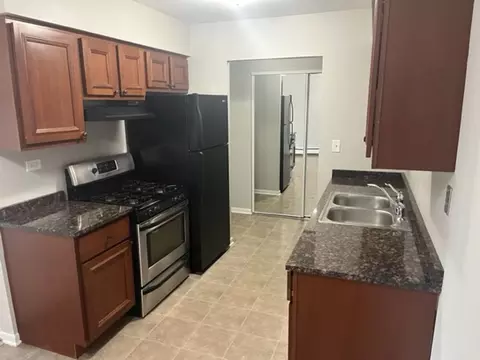 1007 Front St, Lisle, IL 60532