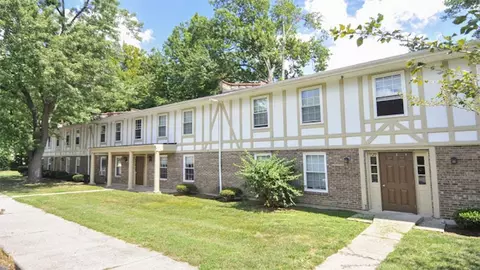 5546 Indian Oaks Cir, Louisville, KY 40219