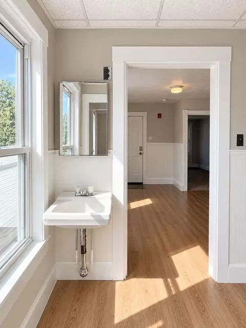 113 Spruce St, Leominster, MA 01453