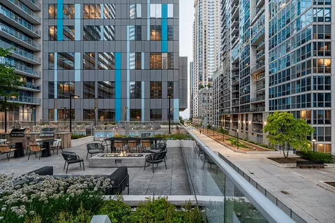 345 E Wacker Dr, Chicago, IL 60601 photo 30