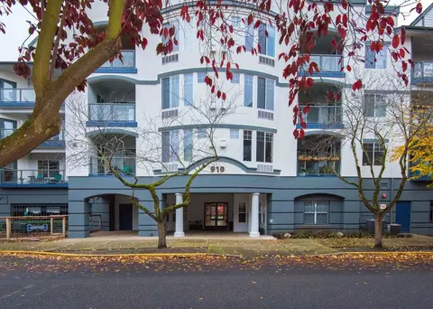910 N Harbour Dr, Portland, OR 97217
