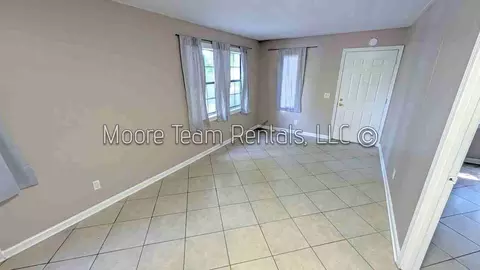 506 W Allen St, Hendersonville, NC 28739