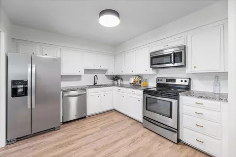 2900 W 53rd St, Fairway, KS 66205