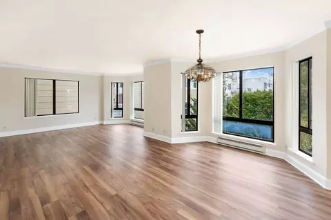 925 925 919-927 Irving St, San Francisco, CA 94122