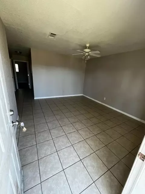 117 N 5th St, Nederland, TX 77627