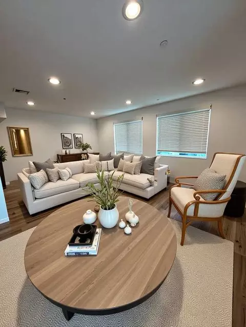 11345 Oxnard St, North Hollywood, CA 91606